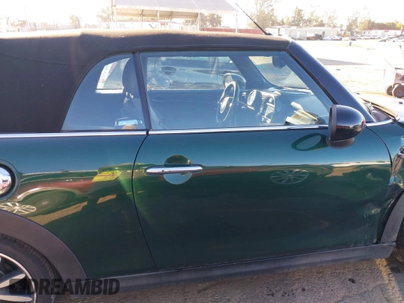 2016 MINI Convertible S с VIN WMWWG9C52G3A91914, выставлен на аукционе IAAI как лот 42703927 с пробегом 88 328 миль миль и . История ставок и продаж доступна на DreamBid. Изображение 13.