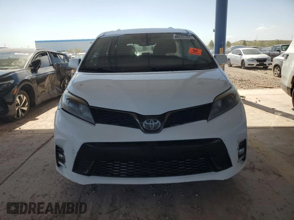 2019 Toyota Sienna SE z VIN 5TDXZ3DCXKS965992, wystawiony jako Copart lot #48266905 z przebiegiem 133 395 mil mil oraz Szkoda całkowita • Salvage title. Historia ofert i sprzedaży dostępna na DreamBid. Obrazek 5.