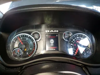 2020 Ram 2500 Tradesman z VIN 3C6UR5CL9LG148231, wystawiony jako Copart lot #60565695 z przebiegiem 172 705 mil mil oraz Czysty tytuł • Clean title. Historia ofert i sprzedaży dostępna na DreamBid. Obrazek 9.