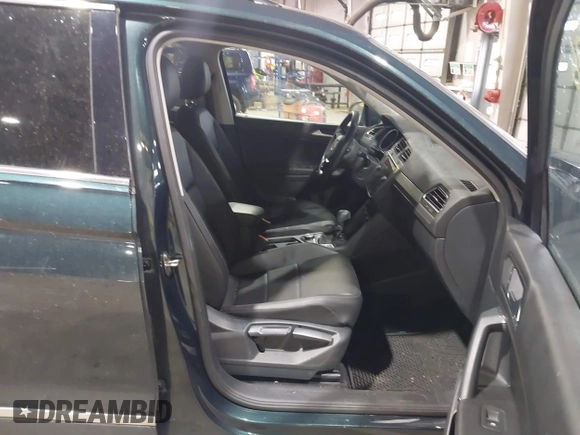 2018 Volkswagen Tiguan SEL with VIN 3VV2B7AX8JM113976, listed as a IAAI auction lot 42310576 with 100,319 mi miles and . Bid and sale history available at DreamBid. Image 5.
