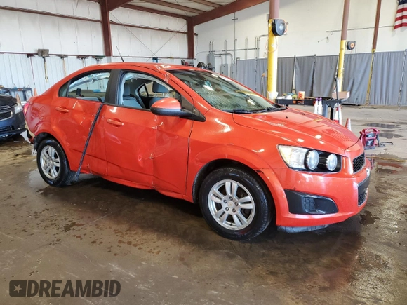 2012 Chevrolet Sonic LS z VIN 1G1JA5SHXC4115017, wystawiony jako Copart lot #54896935 z przebiegiem 167 219 mil mil oraz Szkoda całkowita • Salvage title. Historia ofert i sprzedaży dostępna na DreamBid. Obrazek 4.