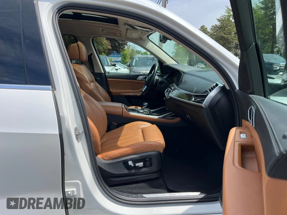 2020 BMW X7 xDrive40i z VIN 5UXCW2C0XL9B92841, wystawiony jako Copart lot #58982025 z przebiegiem 127 416 mil mil oraz Czysty tytuł • Clean title. Historia ofert i sprzedaży dostępna na DreamBid. Obrazek 5.