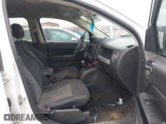2015 Jeep Compass Sport with VIN 1C4NJCBA9FD170613, listed as a IAAI auction lot 41806843 with 187,676 mi miles. Bid and sale history available at carsss.com. Image 5.
