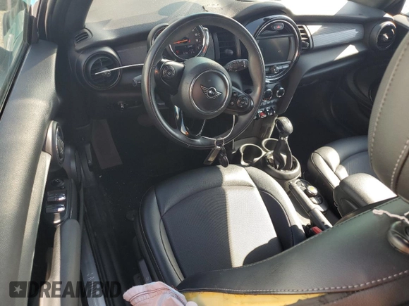 2019 MINI Convertible Cooper z VIN WMWWG5C50K3F79700, wystawiony jako Copart lot #45647955 z przebiegiem 65 168 mil mil oraz Szkoda całkowita • Salvage title. Historia ofert i sprzedaży dostępna na DreamBid. Obrazek 8.