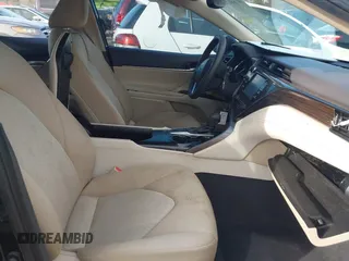 2019 Toyota Camry LE z VIN 4T1B11HK0KU759885, wystawiony jako IAAI lot #41684709 z przebiegiem 80 417 mil mil oraz . Historia ofert i sprzedaży dostępna na DreamBid. Obrazek 5.
