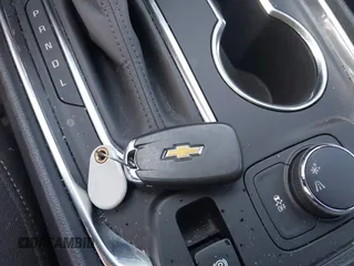 2020 Chevrolet Traverse LS z VIN 1GNERFKW2LJ276394, wystawiony jako IAAI lot #42167725 z przebiegiem 55 975 mil mil oraz . Historia ofert i sprzedaży dostępna na DreamBid. Obrazek 11.
