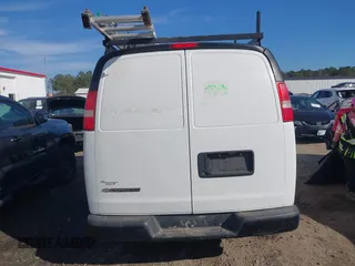 2017 Chevrolet Express Cargo Van with VIN 1GCWGAFF8H1139628, listed as a IAAI auction lot 41673116 with 173,895 mi miles. Bid and sale history available at carsss.com. Image 17.