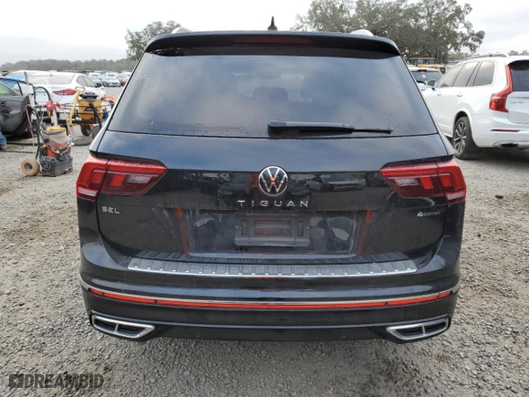 2022 Volkswagen Tiguan SEL R-Line with VIN 3VV4B7AX2NM159947, listed as a Copart auction lot 45084835 with 45,598 mi miles and Salvage Title. Bid and sale history available at carsss.com. Image 6.