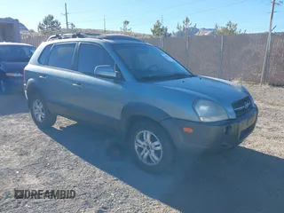 2008 Hyundai Tucson SE with VIN KM8JN72D88U817022, listed as a IAAI auction lot 41390333 with 171,612 mi miles. Bid and sale history available at carsss.com. Image 1.