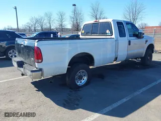 2003 Ford Super Duty F-350 SRW XL with VIN 1FTSX31L83EB98073, listed as a IAAI auction lot 41582135 with 255,455 mi miles. Bid and sale history available at carsss.com. Image 4.