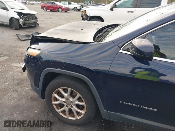 2014 Jeep Cherokee Latitude with VIN 1C4PJLCS2EW228418, listed as a IAAI auction lot 41416407 with 154,192 mi miles. Bid and sale history available at carsss.com. Image 6.