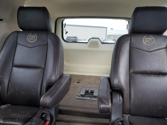 2011 Cadillac Escalade Platinum Edition with VIN 1GYS3DEFXBR345999, listed as a Copart auction lot 84712534 with 189,219 mi miles and Salvage Title. Bid and sale history available at carsss.com. Image 10.