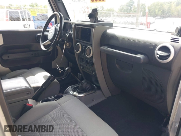 2008 Jeep Wrangler Unlimited Sahara with VIN 1J4GA59158L623784, listed as a IAAI auction lot 40365783 with 185,224 mi miles and . Bid and sale history available at DreamBid. Image 5.