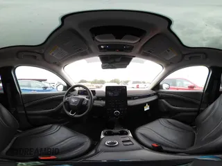 2023 Ford Mustang Mach-E Premium z VIN 3FMTK3SU5PMA70024, wystawiony jako IAAI lot #42475385 z przebiegiem 37 015 mil mil oraz . Historia ofert i sprzedaży dostępna na DreamBid. Obrazek 25.