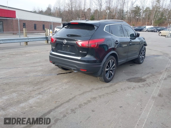 2017 Nissan Rogue Sport SL with VIN JN1BJ1CR1HW131942, listed as a IAAI auction lot 41784228 with 70,660 mi miles. Bid and sale history available at carsss.com. Image 4.