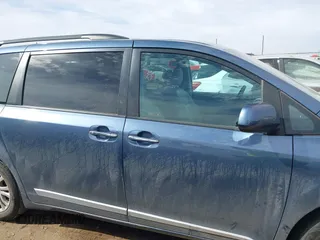 2017 Toyota Sienna XLE Auto Access Seat with VIN 5TDYZ3DC1HS888393, listed as a IAAI auction lot 41572093 with 95,290 mi miles. Bid and sale history available at carsss.com. Image 13.