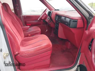 1993 Dodge Caravan Grand SE z VIN 1B4GH44R7PX729957, wystawiony jako IAAI lot #41932278 z przebiegiem 176 577 mil mil oraz . Historia ofert i sprzedaży dostępna na DreamBid. Obrazek 5.