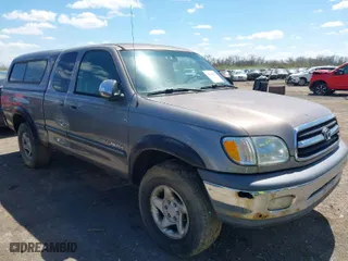 2000 Toyota Tundra SR5 with VIN 5TBBT4419YS001062, listed as a IAAI auction lot 42042889 with 190,000 mi miles. Bid and sale history available at carsss.com. Image 1.