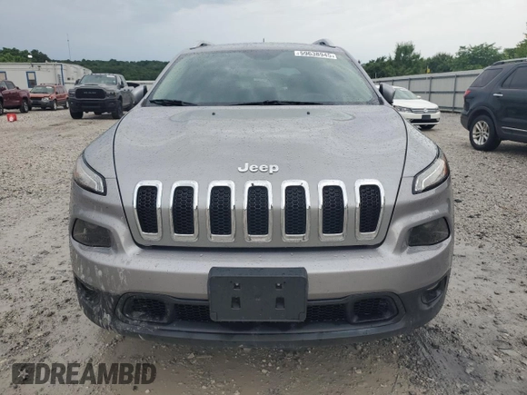 2017 Jeep Cherokee Latitude z VIN 1C4PJLCB6HW507679, wystawiony jako Copart lot #59638945 z przebiegiem 102 853 mil mil oraz Szkoda całkowita • Salvage title. Historia ofert i sprzedaży dostępna na DreamBid. Obrazek 5.
