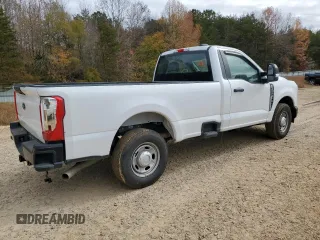 2024 Ford F-250 XL z VIN 1FTBF2AA3RED12078, wystawiony jako Copart lot #76826684 z przebiegiem Nie podano mil oraz Szkoda całkowita • Salvage title. Historia ofert i sprzedaży dostępna na DreamBid. Obrazek 3.