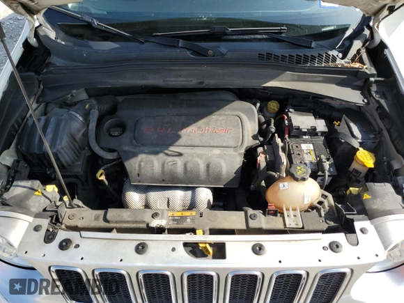 2018 Jeep Renegade Limited z VIN ZACCJADB6JPG74175, wystawiony jako Copart lot #55968915 z przebiegiem 147 595 mil mil oraz Czysty tytuł • Clean title. Historia ofert i sprzedaży dostępna na DreamBid. Obrazek 12.