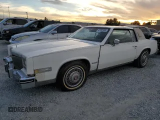 1982 Cadillac Eldorado z VIN 1G6AL5783CE608934, wystawiony jako Copart lot #82367594 z przebiegiem 10 116 mil mil oraz Tytuł czysty. Historia ofert i sprzedaży dostępna na DreamBid. Obrazek 1.