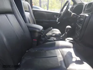 2007 Chevrolet TrailBlazer LS with VIN 1GNDS13S572274217, listed as a IAAI auction lot 41989900 with 281,282 mi miles. Bid and sale history available at carsss.com. Image 5.