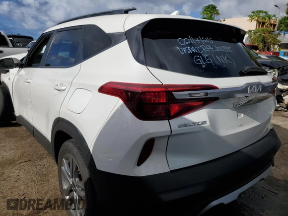 2023 Kia Seltos LX z VIN KNDEP2AA8P7463168, wystawiony jako Copart lot #49137795 z przebiegiem Nie podano mil oraz Szkoda całkowita • Salvage title. Historia ofert i sprzedaży dostępna na DreamBid. Obrazek 2.