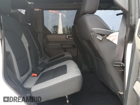 2023 Ford Bronco z VIN 1FMDE5BH2PLB20499, wystawiony jako Copart lot #62211165 z przebiegiem 28 372 mil mil oraz Szkoda całkowita • Salvage title. Historia ofert i sprzedaży dostępna na DreamBid. Obrazek 11.