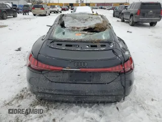 2022 Audi e-tron GT Prestige z VIN WAUEJBFW4N7005241, wystawiony jako Copart lot #88594985 z przebiegiem Nie podano mil oraz Szkody całkowita. Historia ofert i sprzedaży dostępna na DreamBid. Obrazek 6.