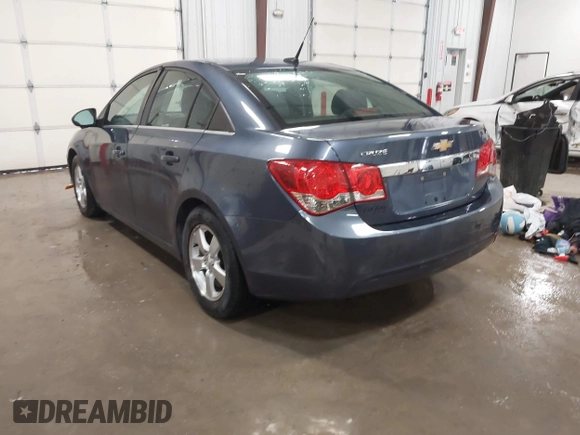 2014 Chevrolet Cruze 1LT z VIN 1G1PC5SB4E7175022, wystawiony jako IAAI lot #41563090 z przebiegiem 109 754 mil mil oraz . Historia ofert i sprzedaży dostępna na DreamBid. Obrazek 3.