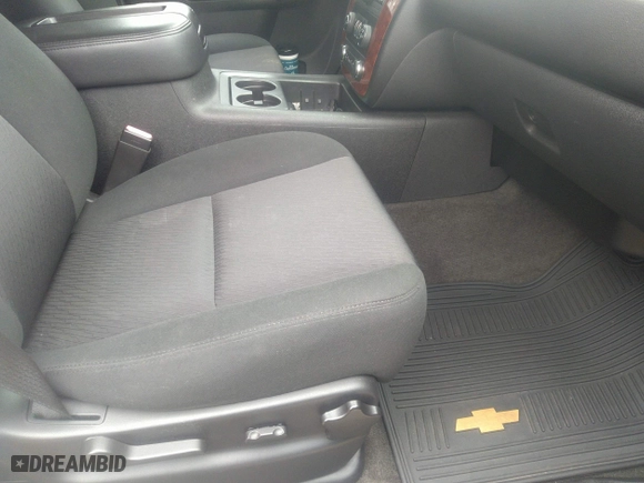 2013 Chevrolet Avalanche LS with VIN 3GNMCEE05DG364132, listed as a IAAI auction lot 41385609 with 144,007 mi miles. Bid and sale history available at carsss.com. Image 5.