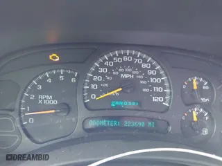 2005 Chevrolet Avalanche LS with VIN 3GNEC12Z95G115267, listed as a IAAI auction lot 41832134 with 223,690 mi miles. Bid and sale history available at carsss.com. Image 7.