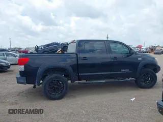 2013 Toyota Tundra z VIN 5TFDW5F13DX302067, wystawiony jako IAAI lot #42461336 z przebiegiem 124 876 mil mil oraz . Historia ofert i sprzedaży dostępna na DreamBid. Obrazek 13.