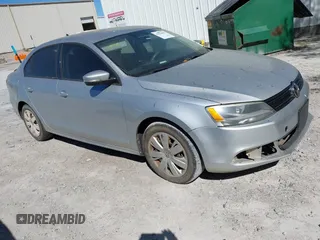 2014 Volkswagen Jetta Sedan SE w/Connectivity/Sunroof PZEV with VIN 3VWD17AJ8EM362318, listed as a IAAI auction lot 41820095 with 1 mi miles. Bid and sale history available at carsss.com. Image 1.