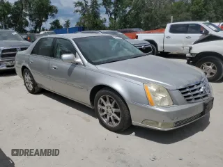 2008 Cadillac DTS 1SD z VIN 1G6KD57Y88U128497, wystawiony jako Copart lot #58138165 z przebiegiem 137 765 mil mil oraz Tytuł czysty. Historia ofert i sprzedaży dostępna na DreamBid. Obrazek 4.
