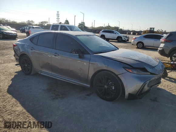 2025 Toyota Camry LE z VIN 4T1DAACK0SU539680, wystawiony jako Copart lot #42923805 z przebiegiem 7 571 mil mil oraz Szkoda całkowita • Salvage title. Historia ofert i sprzedaży dostępna na DreamBid. Obrazek 4.