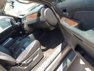2007 Chevrolet Tahoe LT with VIN 1GNFC13007J405418, listed as a IAAI auction lot 42631830 with 225,156 mi miles and . Bid and sale history available at DreamBid. Image 5.