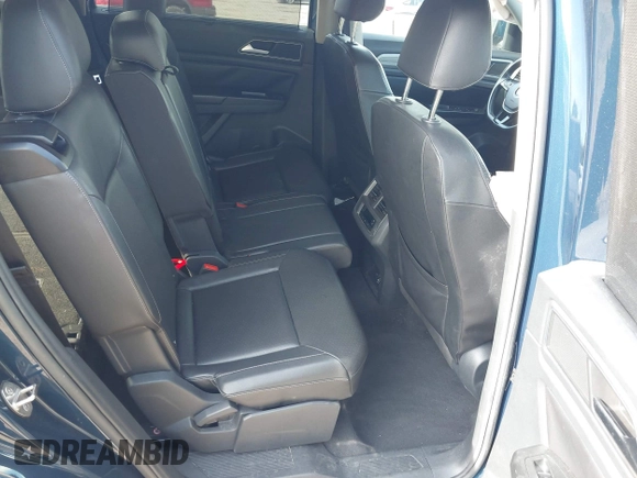 2018 Volkswagen Atlas SE with VIN 1V2CR2CA1JC561003, listed as a IAAI auction lot 42556798 with 124,147 mi miles and . Bid and sale history available at DreamBid. Image 8.