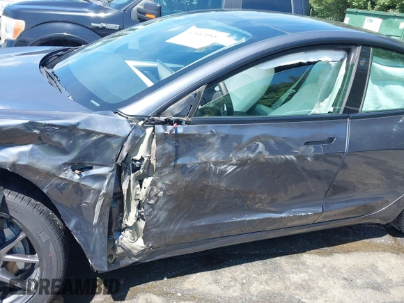 2023 Tesla Model 3 z VIN 5YJ3E1EA7PF413311, wystawiony jako IAAI lot #42442055 z przebiegiem 25 270 mil mil oraz . Historia ofert i sprzedaży dostępna na DreamBid. Obrazek 19.