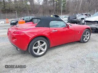 2008 Pontiac Solstice z VIN 1G2MC35B28Y126205, wystawiony jako IAAI lot #41690165 z przebiegiem 95 197 mil mil oraz . Historia ofert i sprzedaży dostępna na DreamBid. Obrazek 4.