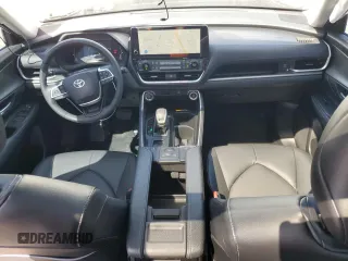 2024 Toyota Highlander XLE z VIN 5TDAAAB53RS061224, wystawiony jako Copart lot #52572945 z przebiegiem 15 604 mil mil oraz Szkoda całkowita • Salvage title. Historia ofert i sprzedaży dostępna na DreamBid. Obrazek 8.