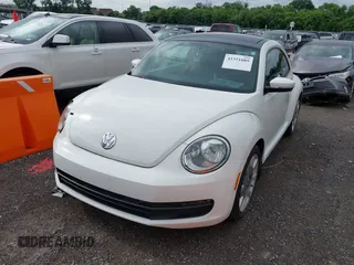 2013 Volkswagen Beetle 2.5L с VIN 3VWJP7AT8DM666427, выставлен на аукционе IAAI как лот 42351089 с пробегом 121 659 миль миль и . История ставок и продаж доступна на DreamBid. Изображение 18.
