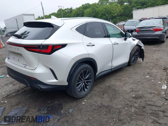 2024 Lexus NX 350 Premium z VIN 2T2GGCEZXRC052446, wystawiony jako IAAI lot #42538124 z przebiegiem 4 321 mil mil oraz . Historia ofert i sprzedaży dostępna na DreamBid. Obrazek 4.