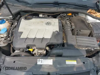 2014 Volkswagen Jetta TDI w/Sunroof & Nav z VIN 3VWPL7AJ3EM618503, wystawiony jako IAAI lot #42352147 z przebiegiem 94 341 mil mil oraz . Historia ofert i sprzedaży dostępna na DreamBid. Obrazek 10.