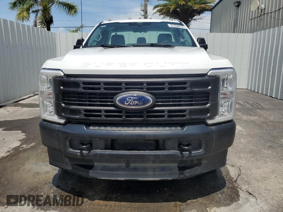 2024 Ford F-250 XL z VIN 1FTBF2BA2REC62479, wystawiony jako Copart lot #63647595 z przebiegiem Nie podano mil oraz Szkoda całkowita • Salvage title. Historia ofert i sprzedaży dostępna na DreamBid. Obrazek 5.
