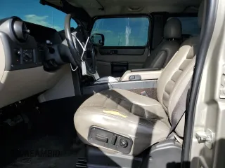 2005 Hummer H2 SUV z VIN 5GRGN23U65H106597, wystawiony jako Copart lot #54508345 z przebiegiem Nie podano mil oraz Szkoda całkowita • Salvage title. Historia ofert i sprzedaży dostępna na DreamBid. Obrazek 7.