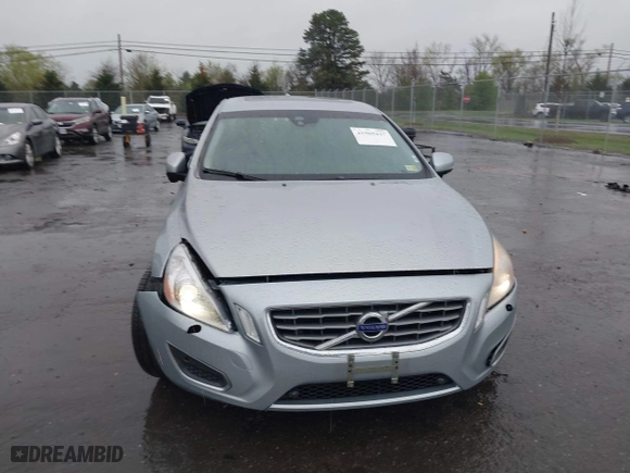 2013 Volvo S60 T6 R-Design Platinum with VIN YV1902FH0D1223617, listed as a IAAI auction lot 41969427 with 174,883 mi miles. Bid and sale history available at carsss.com. Image 12.