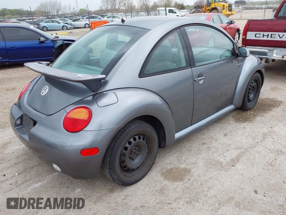 2004 Volkswagen New Beetle Coupe GL with VIN 3VWBK31C24M404429, listed as a IAAI auction lot 42041721 with 189,443 mi miles. Bid and sale history available at carsss.com. Image 4.