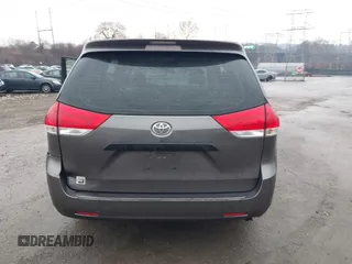 2011 Toyota Sienna with VIN 5TDZK3DC7BS017563, listed as a IAAI auction lot 41442444 with 259,547 mi miles. Bid and sale history available at carsss.com. Image 17.